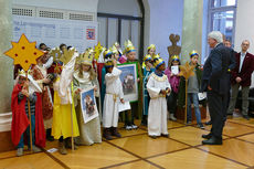 Naumburger Sternsinger zu Besuch beim Hessischen Ministerpräsidenten Volker Bouffier (Foto: Karl-Franz Thiede)